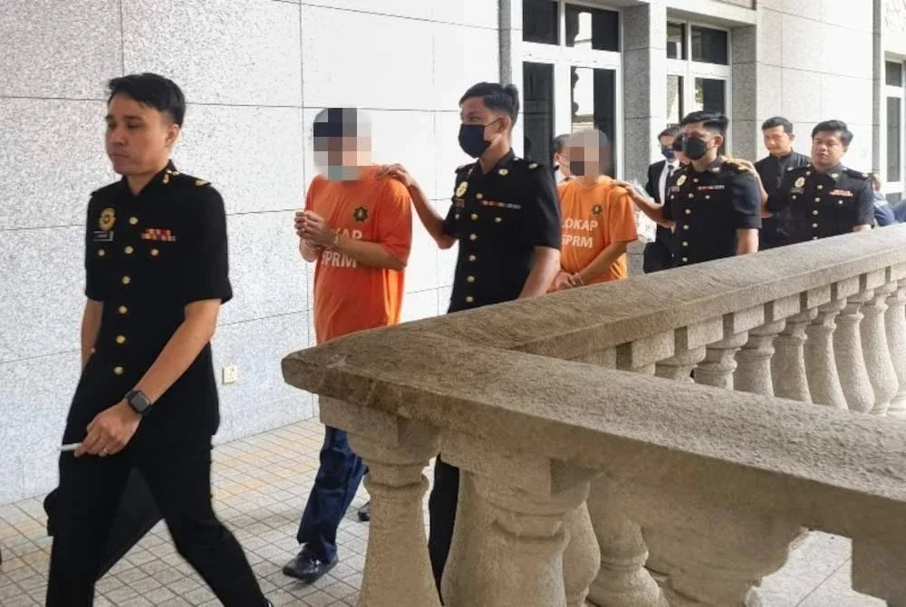 Tiga individu ditahan reman bagi membantu siasatan kes rasuah.