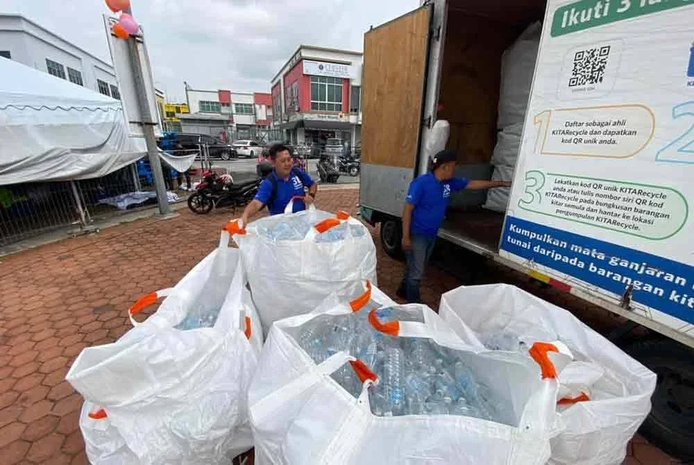 Antara botol plastik yang berjaya dikumpulkan.