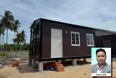 Rumah kabin pasang siap atau prefab kini semakin menjadi pilihan. (Gambar kecil: Azizul Asri)