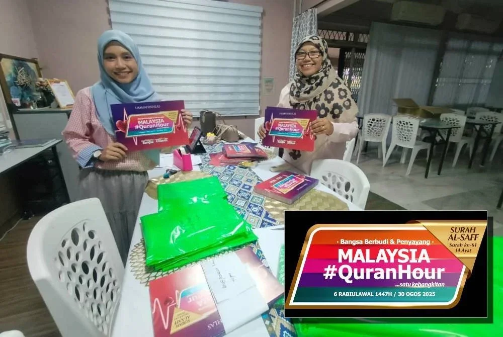 Rodziah (kanan) giat membuat persiapan bagi program Malaysia #QuranHour pada 30 Ogos ini.