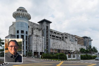 JB Waterfront Lot 1 antara pusat beli-belah di Malaysia yang sudah ditutup. (Gambar kecil: Muhammad Najib)