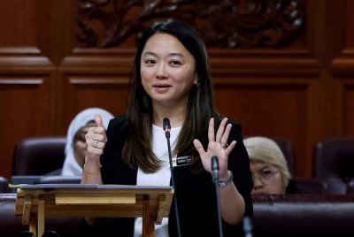 Menteri Belia dan Sukan, Hannah Yeoh ketika Mesyuarat Kedua, Penggal Keempat Parlimen ke-15 Persidangan Dewan Negara di Bangunan Parlimen hari ini. Foto Bernama