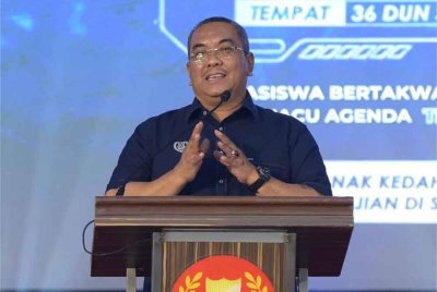 Muhammad Sanusi ketika berucap merasmikan program Bakti Siswa Perdana di Alor Setar pada Rabu.