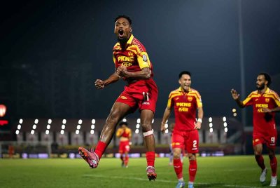 Alvin Fortes meraikan jaringan Selangor semasa melayan kunjungan Terengganu dalam aksi Liga Super di Stadium MBPJ malam ini. FOTO: BERNAMA
