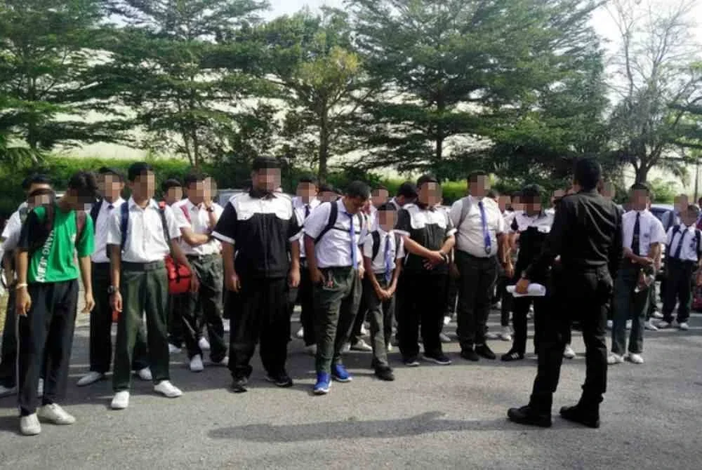 Landskap pendidikan zaman hari ini nyata berbeza, tahap disiplin murid tidak lagi sekeras dahulu. Gambar hiasan
