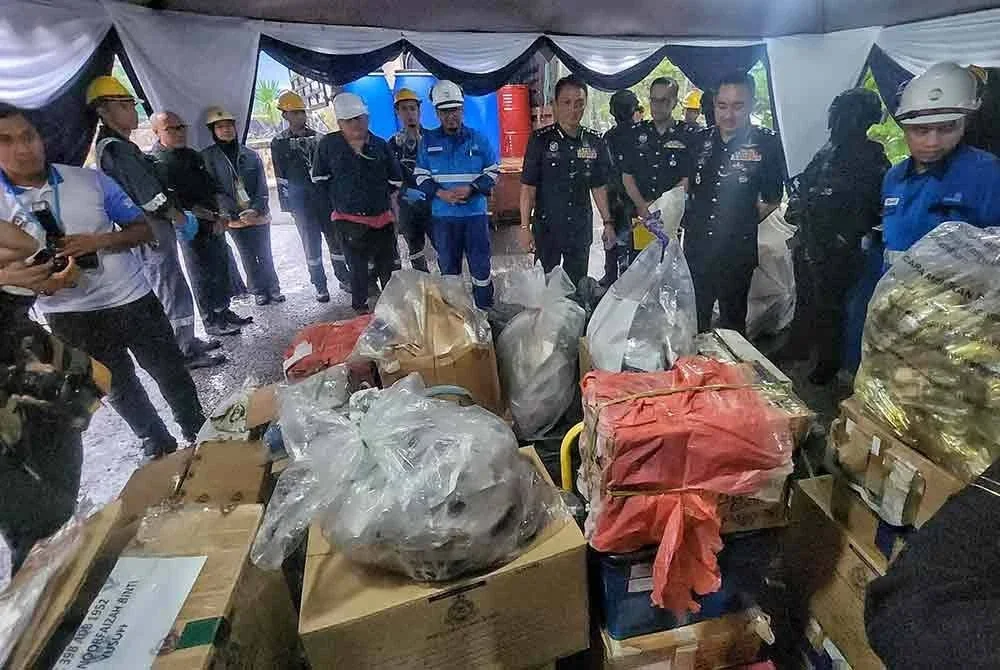 Pelbagai jenis dadah termasuk peralatan memproses yang akan dilupuskan dengan kerjasama syarikat berlesen.