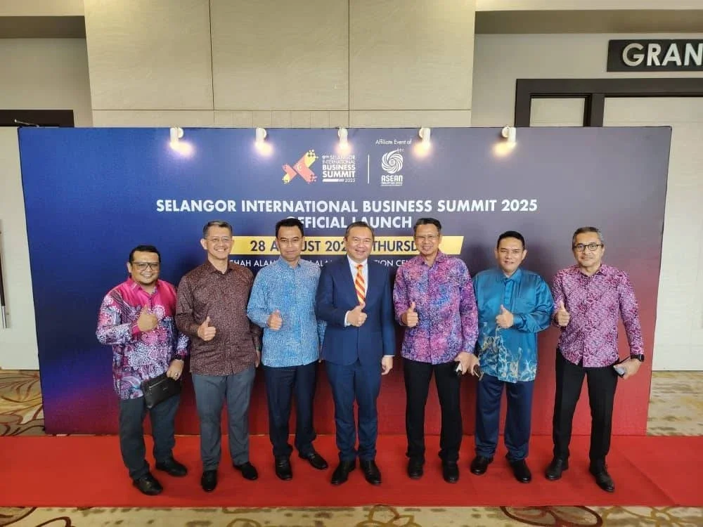 Sze Han ditemui pemberita selepas merasmikan Majlis Perasmian Selangor International Business Summit (SIBS) 2025 di Pusat Konvensyen Shah Alam, Seksyen 14 di sini pada Khamis