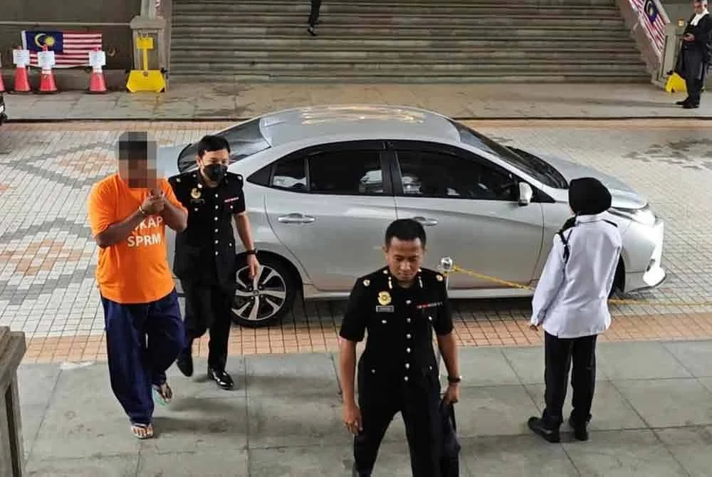 Suspek kemudian direman tujuh hari sehingga 3 September selepas permohonan dibuat SPRM di Mahkamah Majistret Putrajaya pada Khamis. Foto SPRM