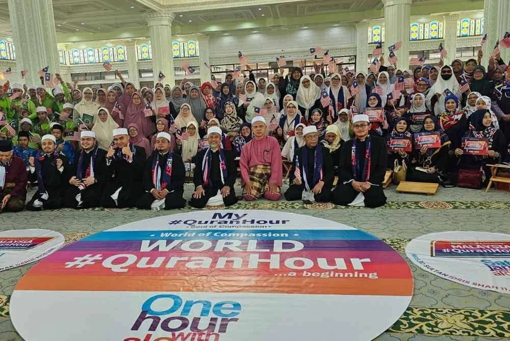 Lebih 1,000 peserta menyertai Malaysia #QuranHour peringkat negeri Perak yang berlangsung di Masjid Sultan Idris Shah II di Ipoh pada Khamis.