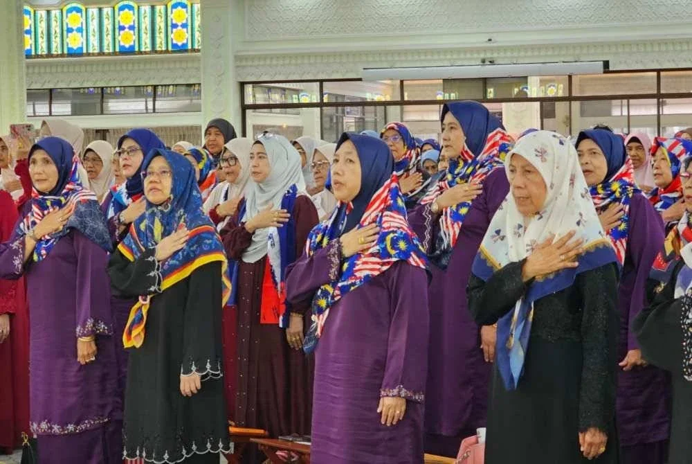 Peserta yang hadir turut melafazkan Ikrar Malaysia #QuranHour 2025 Merdeka Dengan Rasa #ResetRasa pada program Malaysia #QuranHour peringkat negeri Perak di Ipoh.