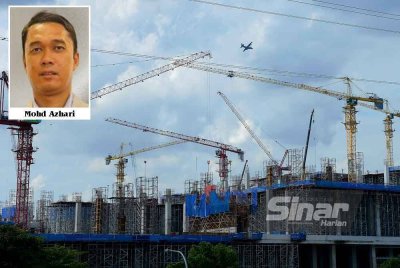 Mohd Azhari berkata, pekerjaan sebagai pengendali kren menara menawarkan masa depan cerah dengan pendapatan kompetitif.