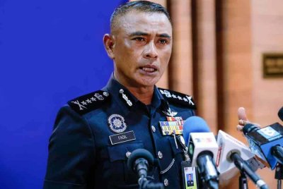Fadil semasa sidang akhbar di Ibu Pejabat Polis Kontinjen Kuala Lumpur, pada Khamis.