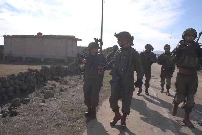 Unit infantri IDF dilaporkan melancarkan serbuan darat di lokasi berhampiran Kisweh di luar Damsyik.