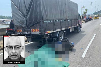 Mangsa, Mohd Riduan (gambar kecil) yang menunggang motosikal jenis Yamaha 135LC meninggal dunia di lokasi kejadian akibat kecederaan parah.