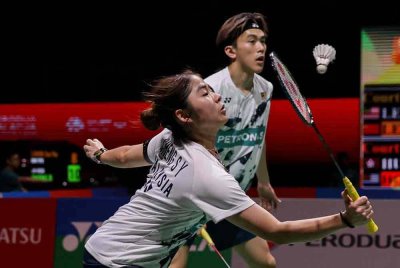 Su Yin (kiri) dan Pang Ron mara ke saingan suku akhir Kejohanan Badminton Dunia selepas menewaskan rakan senegara pada Khamis. Foto: Agensi