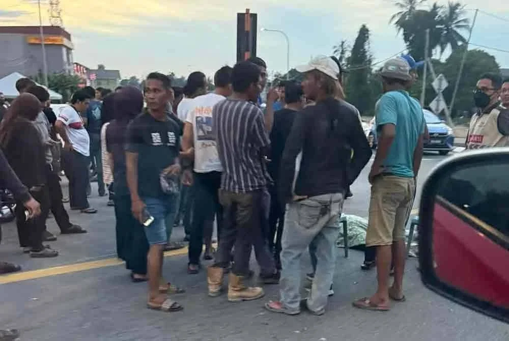 Orang ramai yang melihat kejadian kemalangan itu diminta tampil ke Bahagian Siasatan dan Penguatkuasaan Trafik Ibu Pejabat Polis Daerah Kota Bharu atau menghubungi talian 09-7752315 bagi membantu siasatan.
Foto: Tular