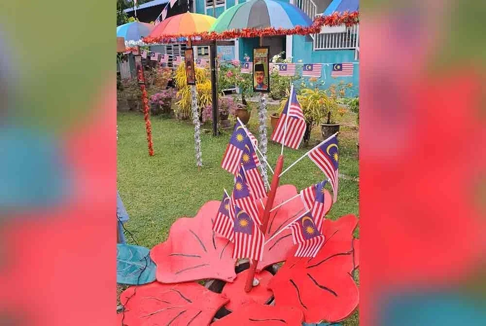 Replika bunga raya hasil tangan Rokiah antara yang mencuri tumpuan dalam program Halaman Rumah Merdeka anjuran Gopeng Glamping Park pada tahun ini.