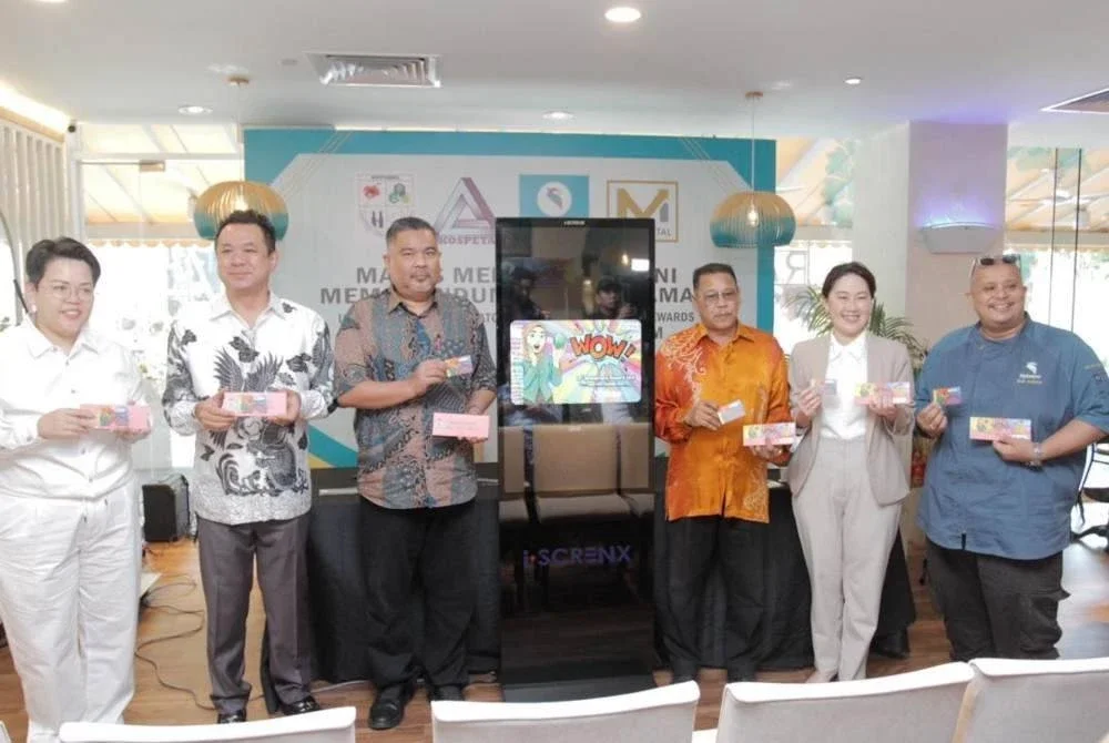 Pelancaran Kad Ganjaran WOW sebagai tanda penghargaan dan terima kasih atas sokongan pelanggan sepanjang 12 tahun penubuhan Restoran Kakatoo.