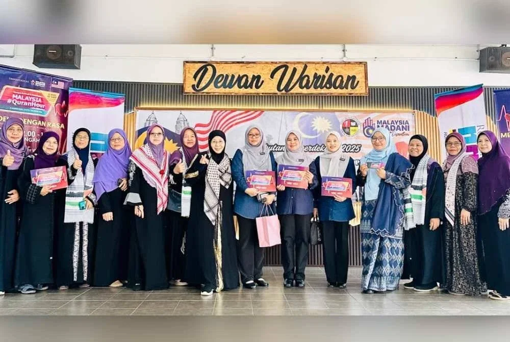 Antara guru-guru Sekolah Kebangsaan Taman Warisan Puteri yang menjayakan program Malaysia #QuranHour.