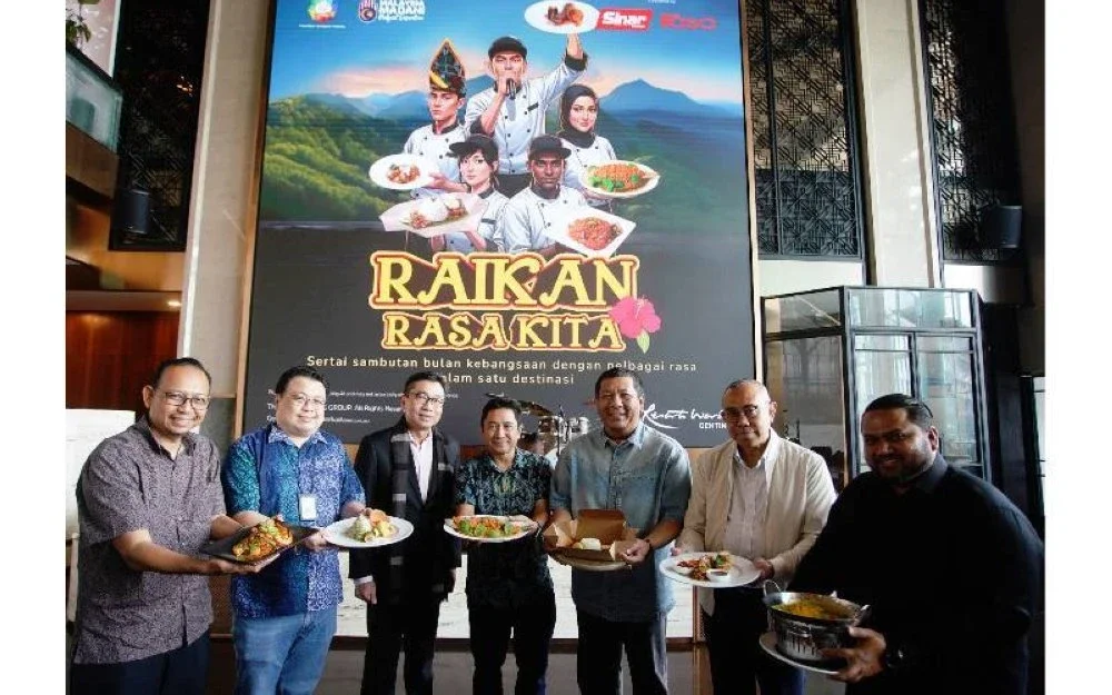 Dari kiri: Junhairi, Spencer Lee, Aaron Chia, Syamil Fahim, Nik Justin Airol Fadley pada pelancaran Raikan Rasa Kita yang diadakan di sini pada Khamis.