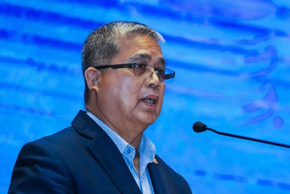 Menteri Perpaduan Negara, Datuk Aaron Ago Dagang.