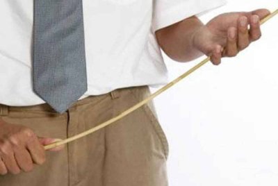 Hukuman rotan mungkin perlu dipertimbangkan semula sebagai langkah pencegahan. Gambar hiasan