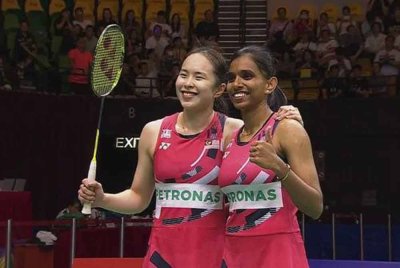 Pearly-Thinaah mara kelompok lapan terbaik Paris 2025