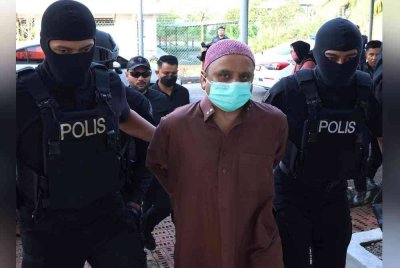 Hasbullah dibawa ke Mahkamah Sesyen Segamat Johor bagi menghadapi pertuduhan berkenaan pada 25 Jun 2024. - Foto Bernama