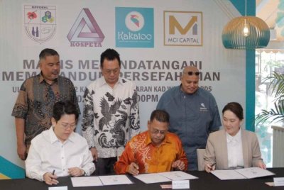 Majlis menandatangani memorandum persefahaman dan pelancaran Kad Ganjaran WOW turut dihadiri dan disaksikan oleh Joyce dan Cannis Chan; Pengerusi KOSPETA, Datuk Dr. Adnan Mat; Pengerusi KPPDBKL, S Subramani Supiah dan Datuk Paduka Seri Hasnizal Hassan sebagai saksi perjanjian.