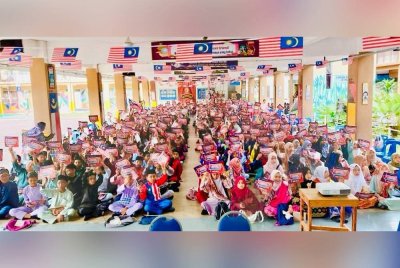 Lebih 600 pelajar dan guru Sekolah Kebangsaan Taman Warisan Puteri menjayakan program Malaysia #QuranHour.