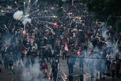 Insiden kematian itu menjadi pencetus utama gelombang protes besar-besaran dan kerusuhan yang merebak ke seluruh Jakarta serta beberapa bandar lain. Foto AFP