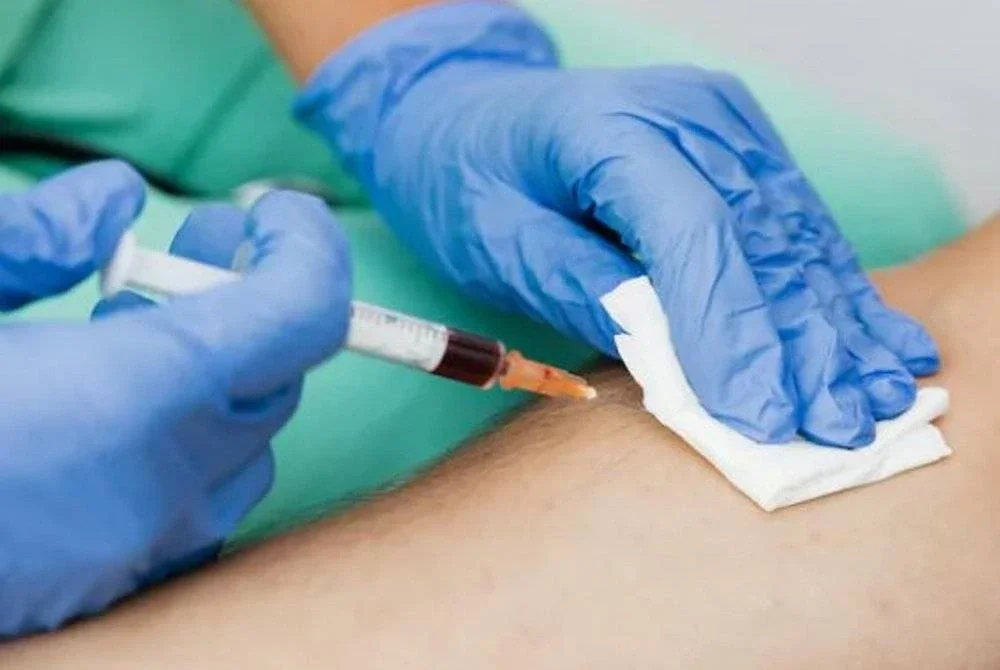 Li menggunakan ubat bius pada mangsa sebelum mengeluarkan darahnya. - Foto Agensi