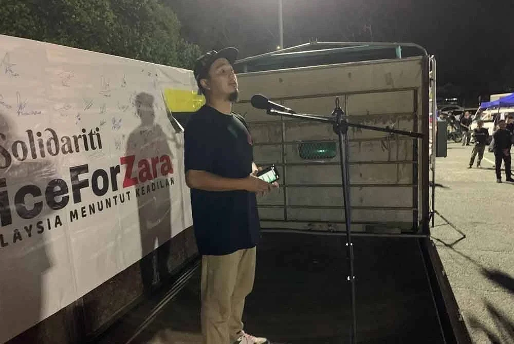 Abdul Hadi menyampaikan ucapan pada himpunan Justice For Zara di Dataran Bandar Baru Kampar di sini malam tadi.