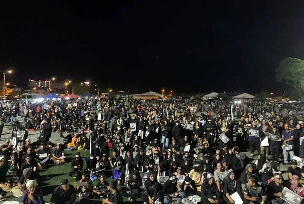 Kira-kira 1,000 orang hadir dalam himpunan Solidariti Justic For Zara di Dataran Bandar Baru Kampar di sini malam tadi.