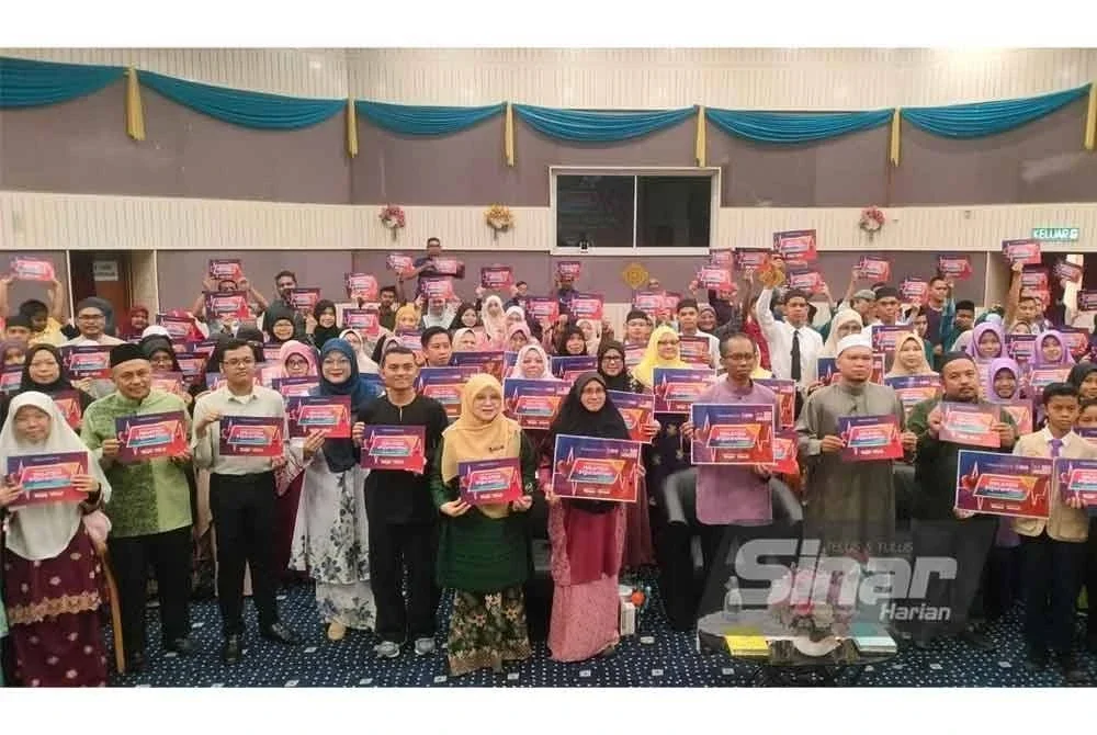 Lebih 300 peserta mengambil bahagian dalam Malaysia #QuranHour yang diadakan di Perpustakaan Awam Pulau Pinang, Seberang Jaya pada Sabtu.