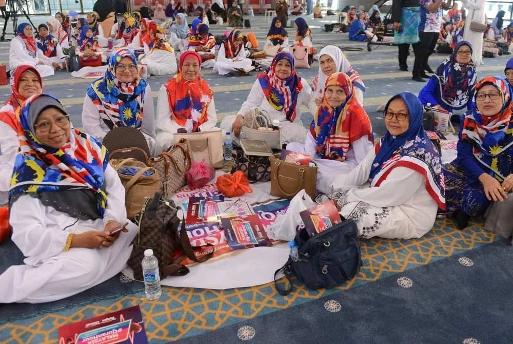 Kehadiran peserta dari Petaling Jaya Selatan yang mengenakan tudung bermotifkan Jalur Gemilang.