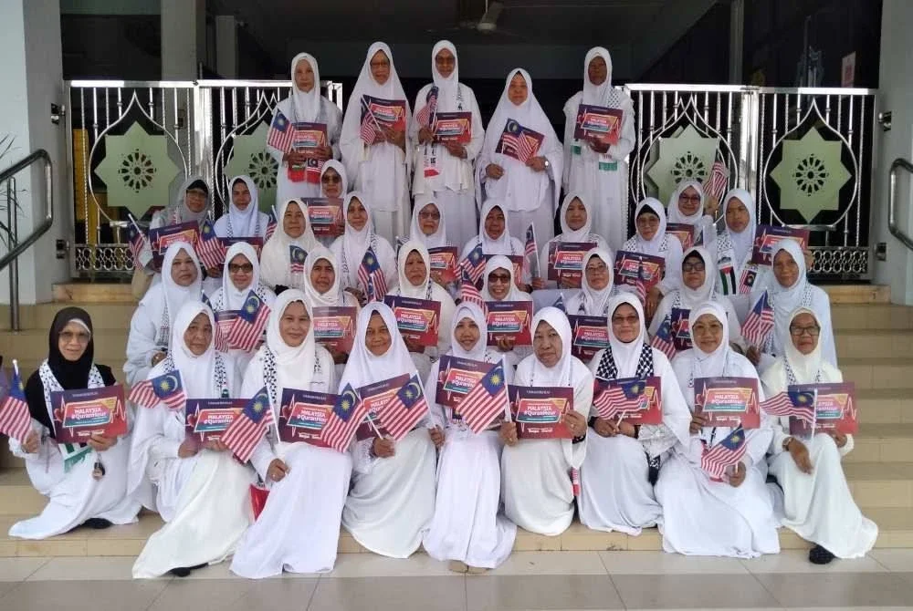 Lebih 60 peserta mengimarahkan program Malaysia#QuranHour di Masjid Sultanah Bahiyah pada Sabtu.