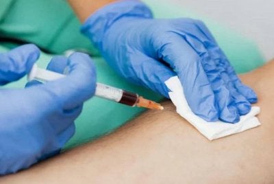 Li menggunakan ubat bius pada mangsa sebelum mengeluarkan darahnya. - Foto Agensi