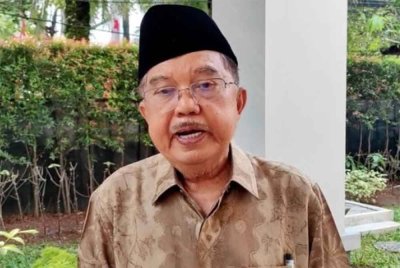 Jusuf Kalla meminta anggota DPR supaya tidak cakap lepas hingga melukai hati rakyat yang ketika ini sedang bergelut untuk hidup dan kesukaran mendapatkan pekerjaan dek tekanan ekonomi yang semakin meningkat. Foto Agensi