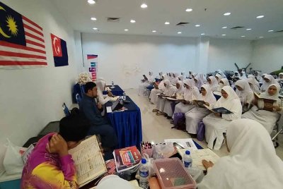 Seramai 70 peserta menyertai program berkenaan yang dianjurkan Rumah Ngaji Keris Mas dengan Mydin Mall Taman Pelangi Indah.