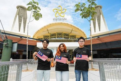 Pusat Beli-Belah Alamanda Putrajaya tampil dengan kempen khas bagi menyemarakkan semangat patriotik sempena sambutan Hari Kemerdekaan Malaysia ke-68.
