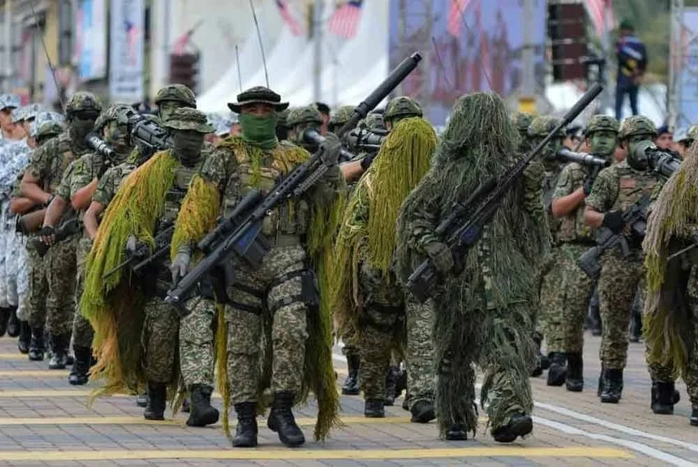 Antara kontinjen perbarisan yang mencuri tumpuan hadirin.