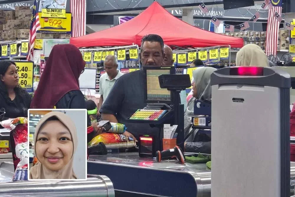 Pengunjung mula membanjiri sebuah pasar raya di Gopeng bagi membeli barang keperluan menggunakan bantuan SARA sebanyak RM100 secara sekali beri mula disalurkan mula Ahad. Foto kecil: Siti Zulaiha.