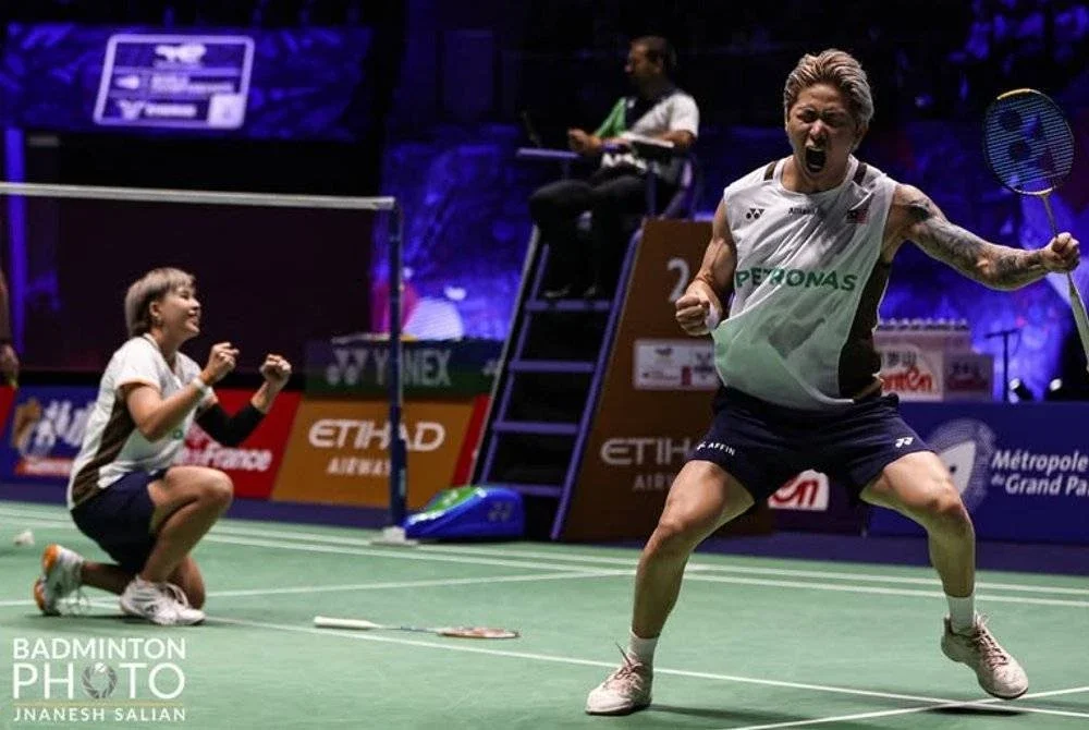 Tang Jie-Ee Wei cipta sejarah gemilang apabila muncul juara dunia beregu campuran di Paris. Foto FB Hannah Yeoh