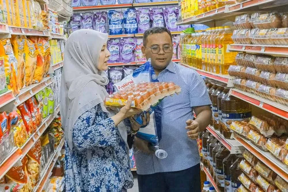 Nurul Izzah ajak wakil rakyat PKR dan rakyat berkemampuan untuk memanjangkan bantuan SARA RM100 kepada golongan memerlukan. Foto Facebook Nurul Izzah