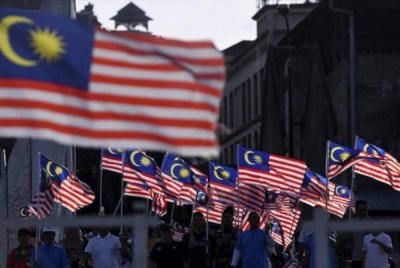 Sudah menjadi kelaziman menjelang sambutan Hari Kemerdekaan Jalur Gemilang perlu dikibar dengan megah. Gambar hiasan