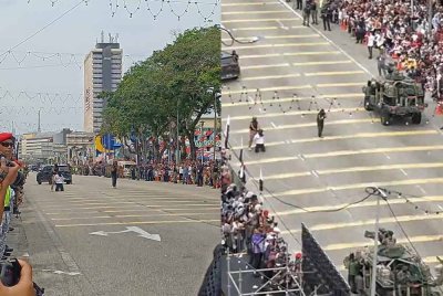 Demonstrasi menyelamatkan tebusan antara mencuri tumpuan pengunjung yang hadir pada sambutan Hari Kebangsaan pada Ahad. Foto Sinar Harian