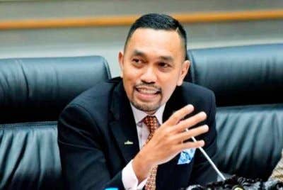 Ahmad Sahroni sebelum ini menyifatkan desakan membubarkan DPR sebagai pendirian yang salah, malah menyebut pandangan itu sebagai mentaliti orang bodoh.