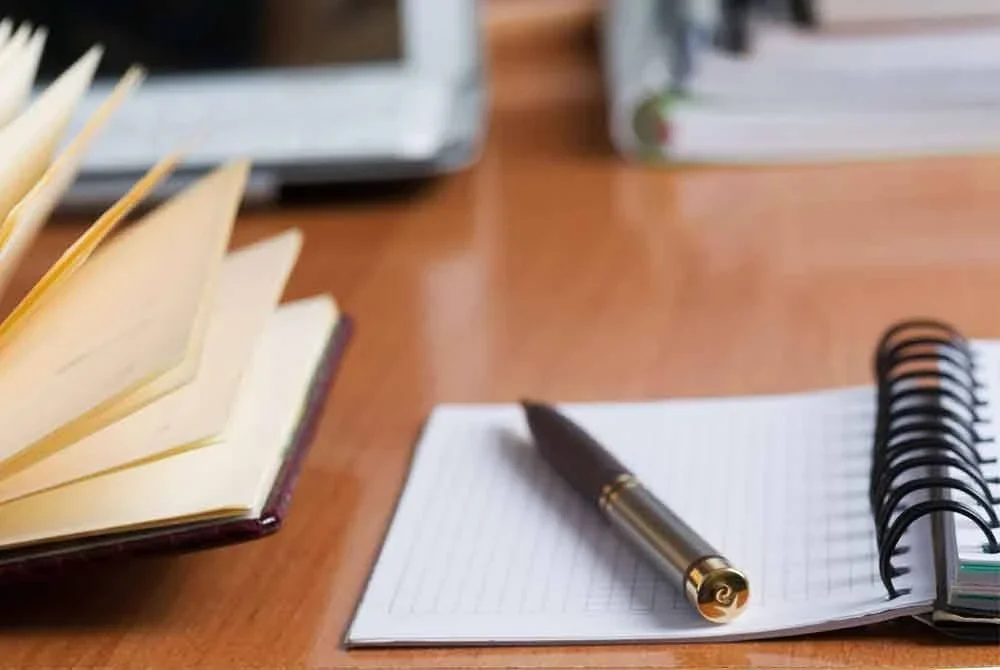 Tak hairanlah kita pun pelik bila pen tiada dalam bekasnya, seperti ada yang ambil tanpa pengetahuan. Foto hiasan/123RF