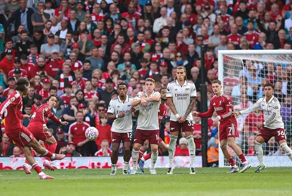 Sentuhan Szoboszlai menjelmakan tiga mata buat Liverpool di Anfield. Foto Agensi